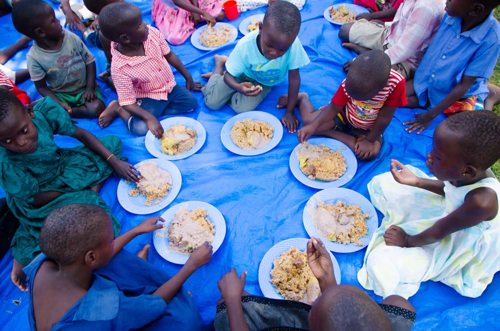 Uganda children eating